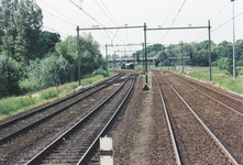 605784 Gezicht op het emplacement Lunetten te Utrecht, uit het zuiden, tijdens een rangeerbeweging met een trein van ...